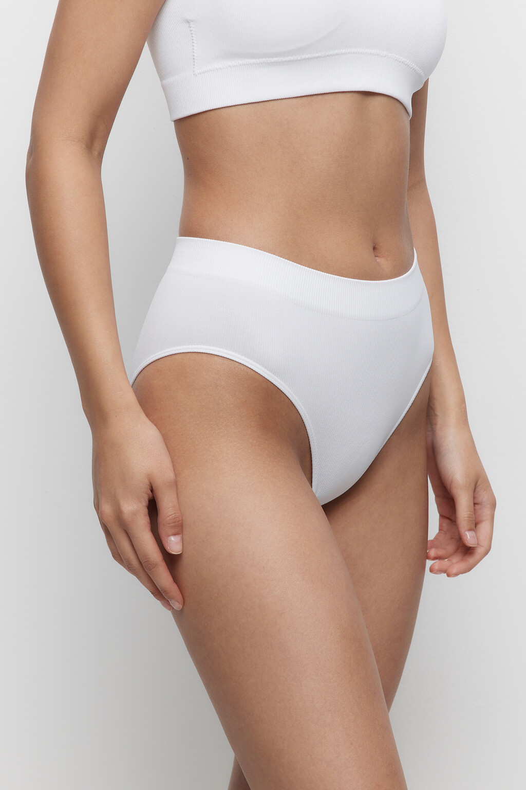 Трусы-слипы спортивные бесшовные со средней посадкой - цвет белый - 1