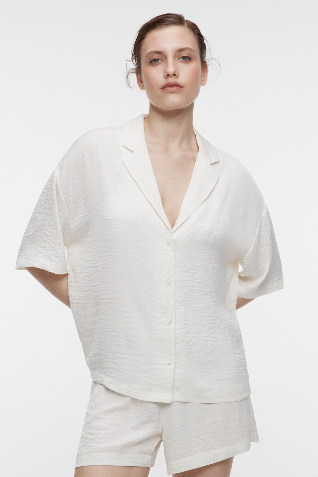 Блузка oversize домашняя сатиновая с коротким рукавом - цвет белый - 1