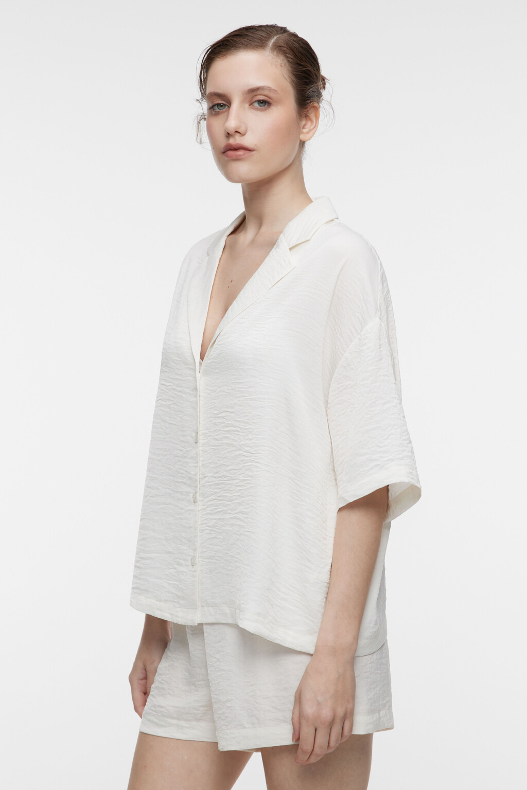 Блузка oversize домашняя сатиновая с коротким рукавом - цвет белый - 2