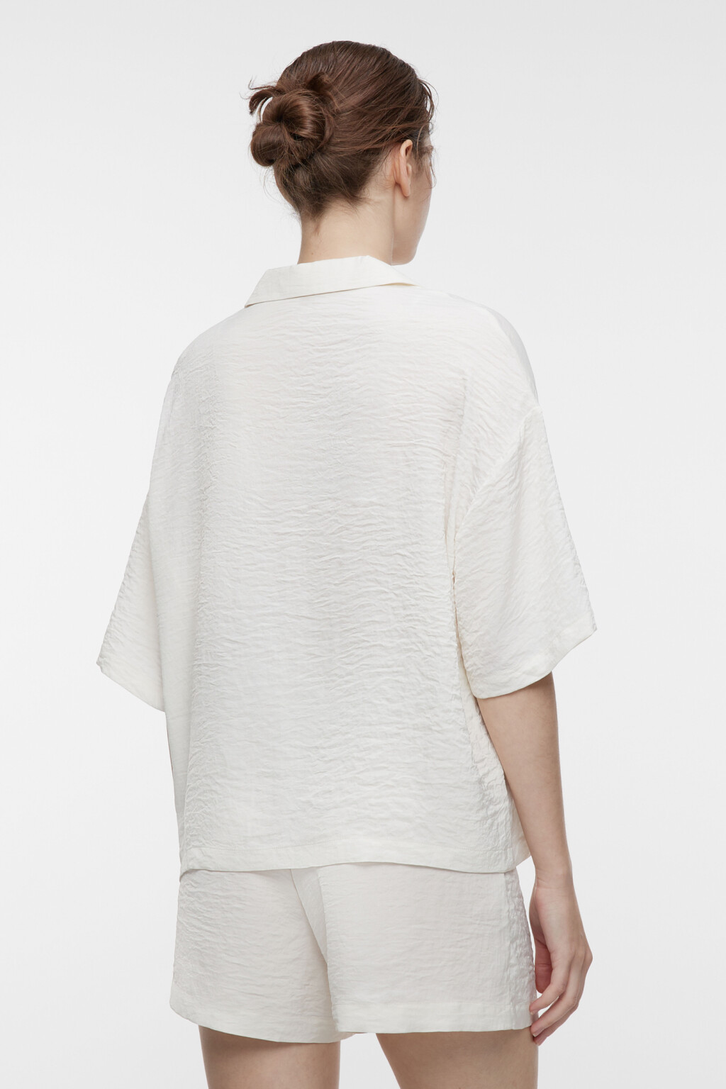 Блузка oversize домашняя сатиновая с коротким рукавом - цвет белый - 3