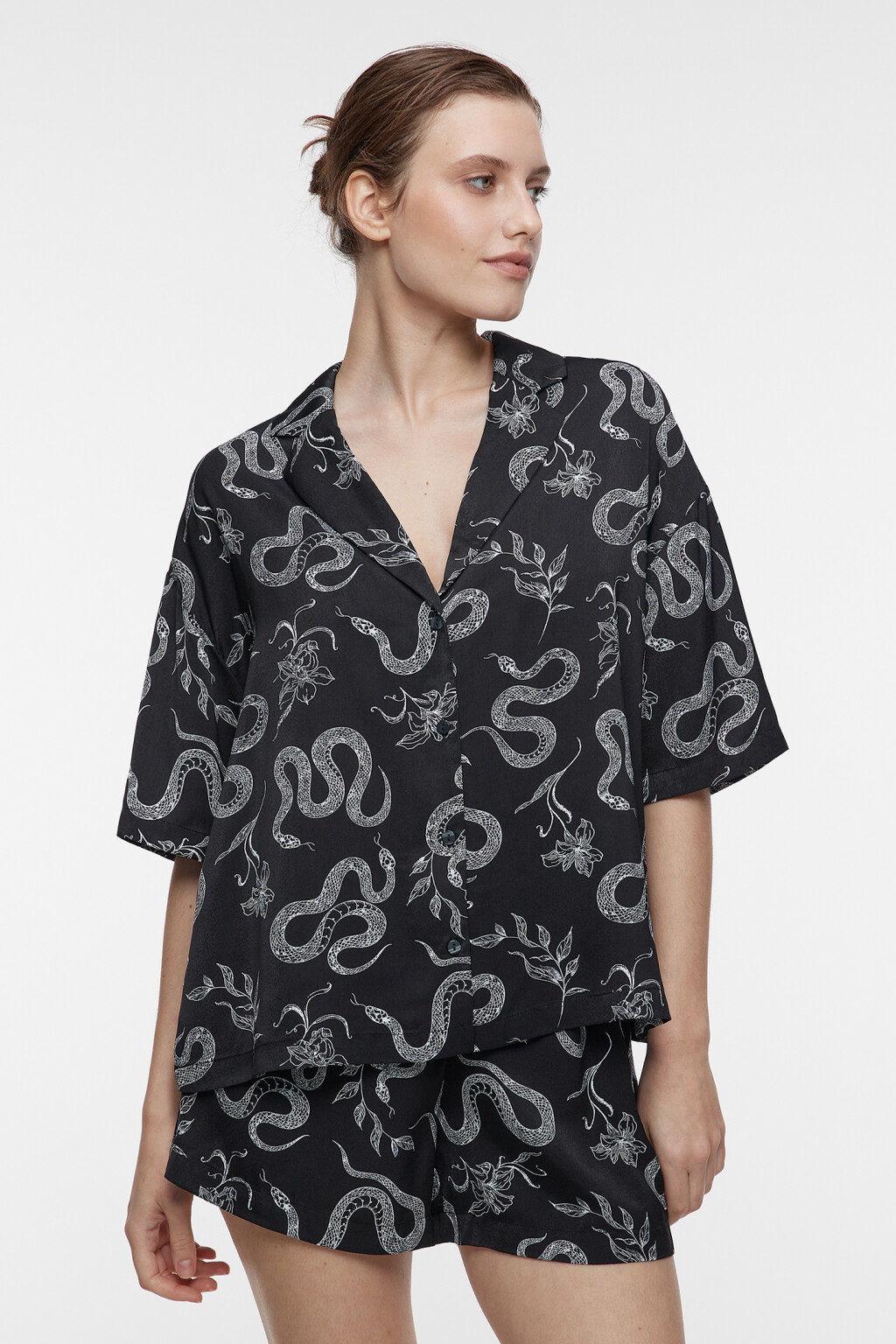 Блузка oversize домашняя сатиновая с коротким рукавом - цвет мультиколор - 1