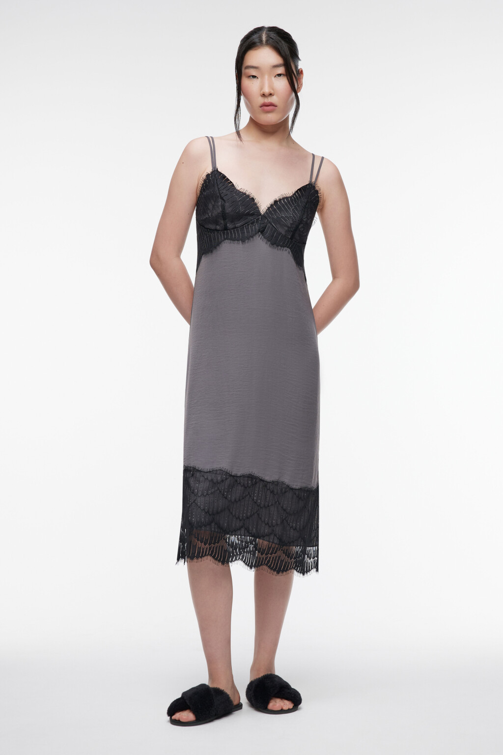 Платье-комбинация домашнее сатиновое с кружевом - цвет серый - 1