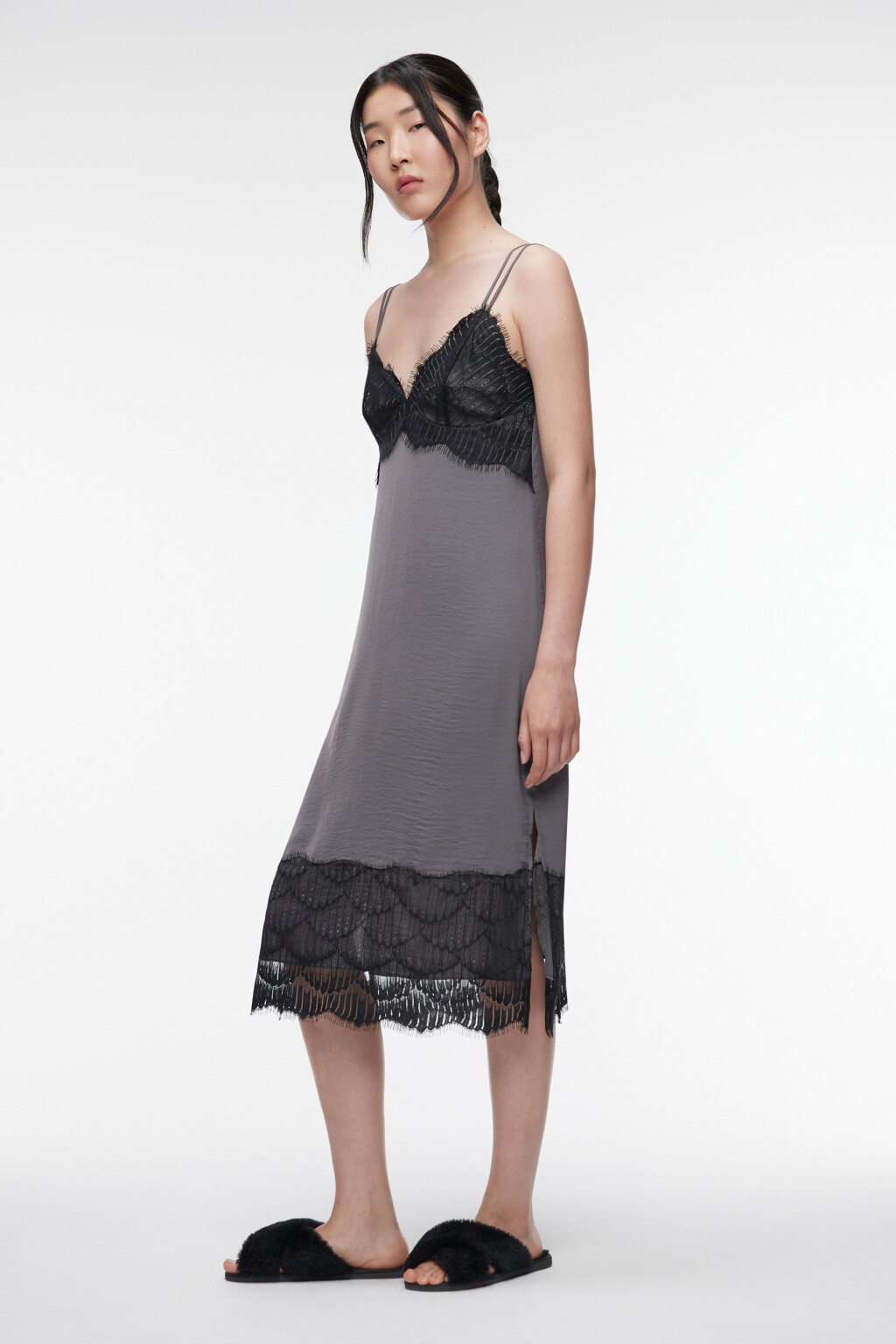 Платье-комбинация домашнее сатиновое с кружевом - цвет серый - 2