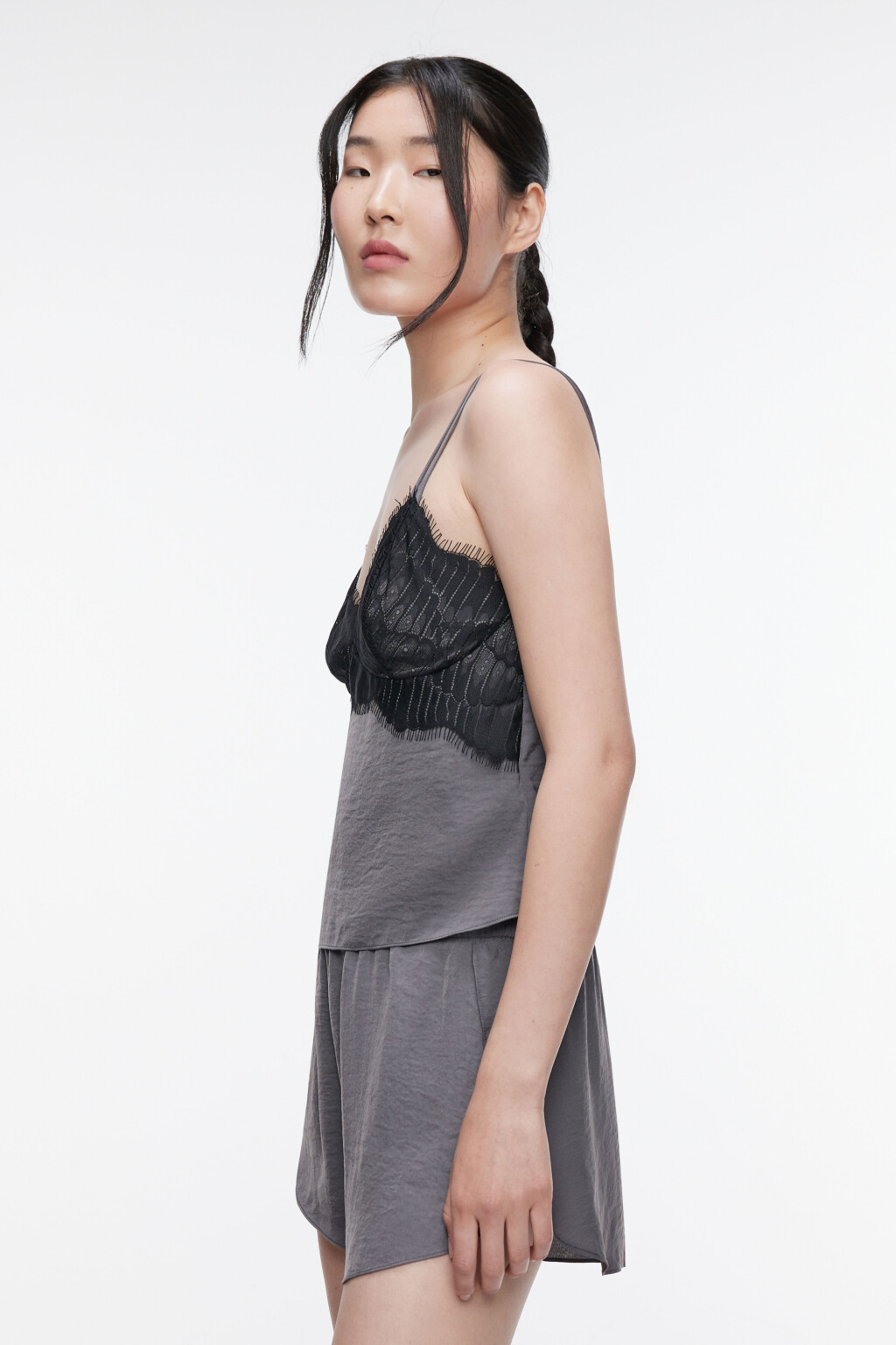 Майка домашняя из сатиновой ткани с кружевом - цвет серый - 2