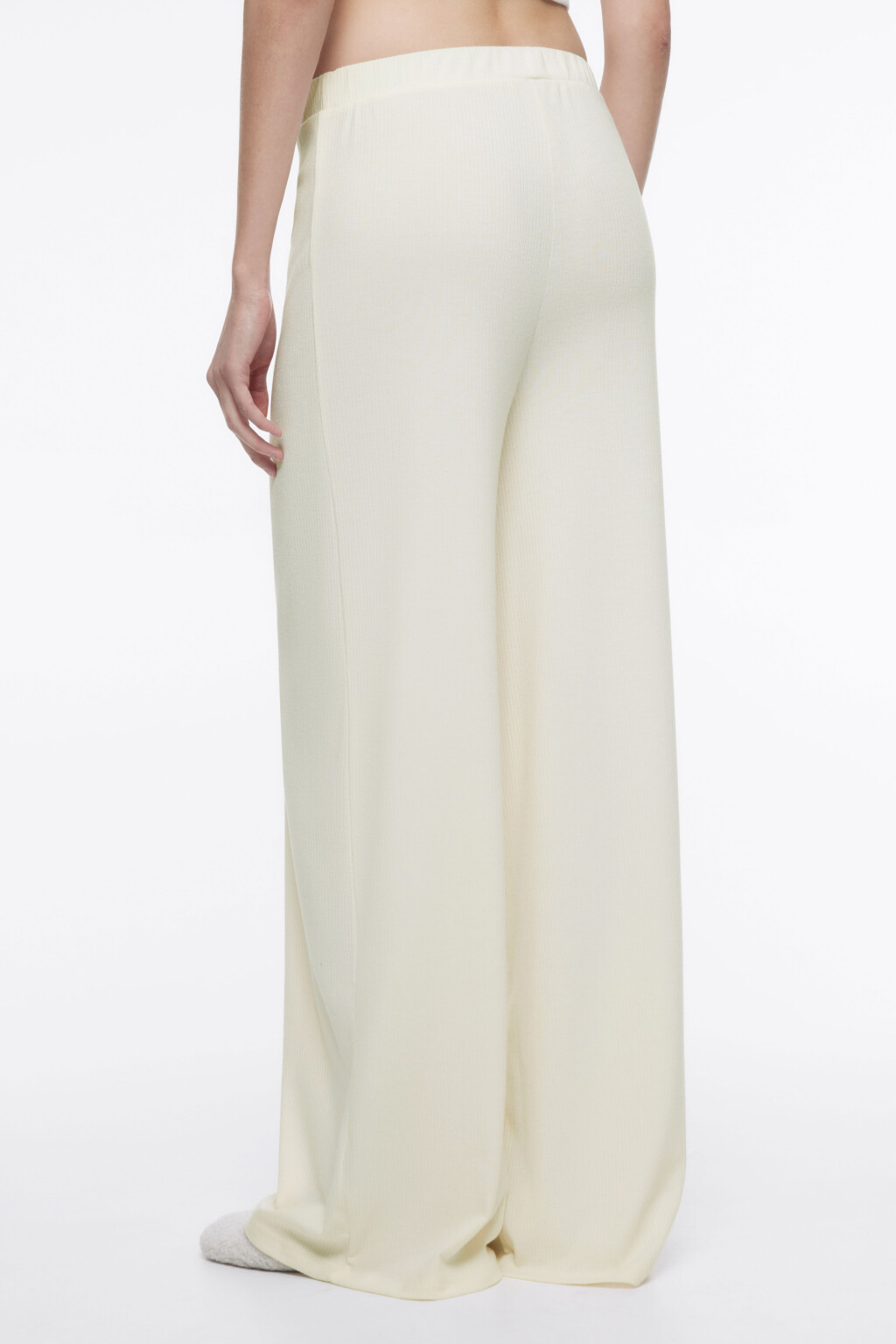 Брюки домашние широкие в рубчик с поясом-резинкой - цвет белый - 3