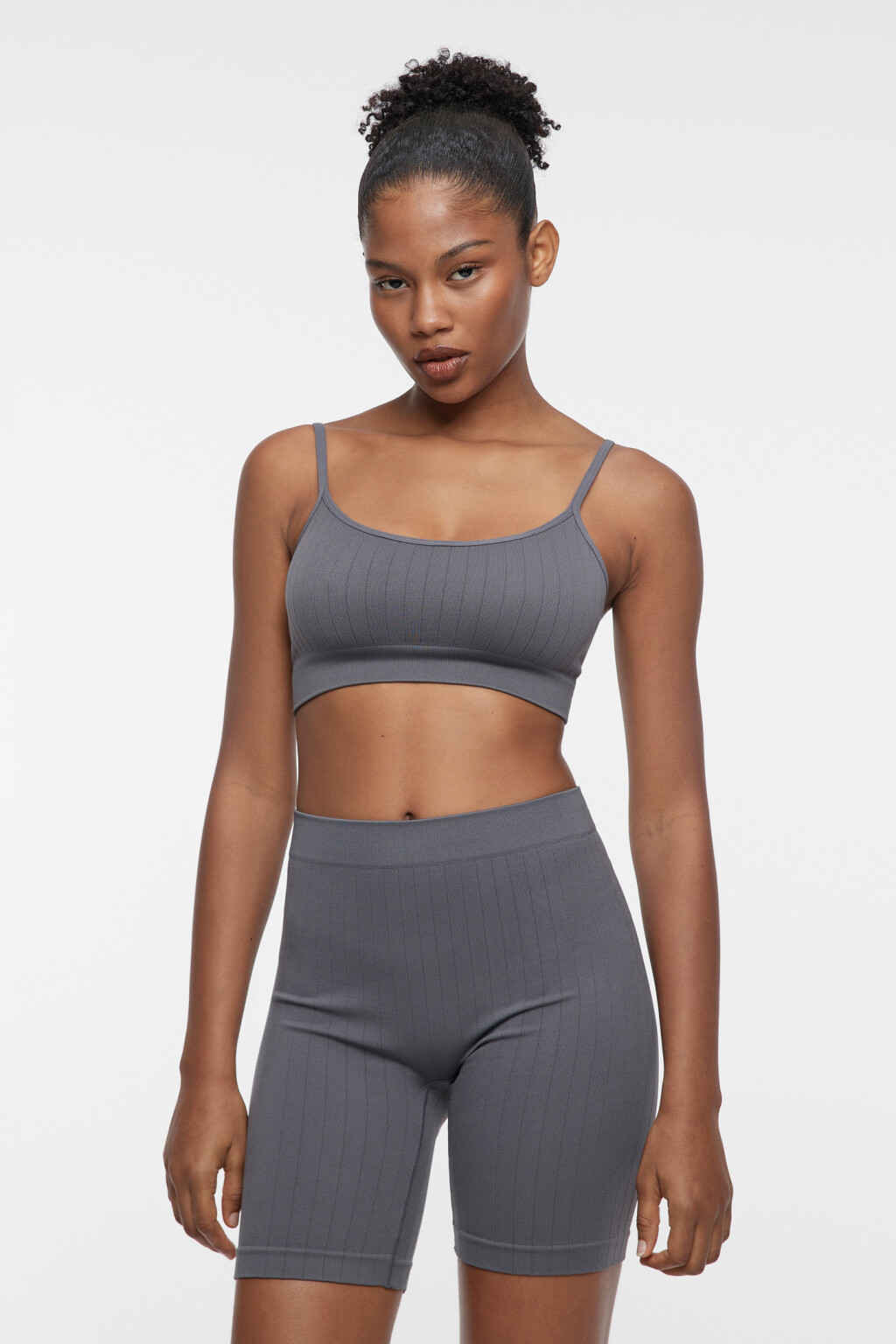 Топ-бюстгальтер домашний в рубчик на тонких бретелях - цвет серый - 1