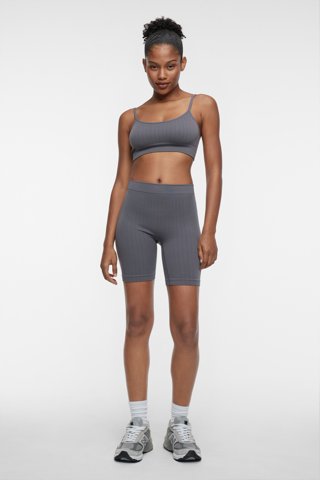 Топ-бюстгальтер домашний в рубчик на тонких бретелях - цвет серый - 4