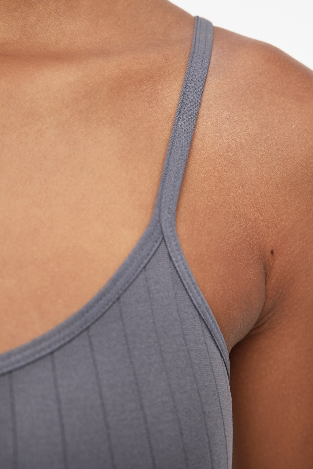 Топ-бюстгальтер домашний в рубчик на тонких бретелях - цвет серый - 5