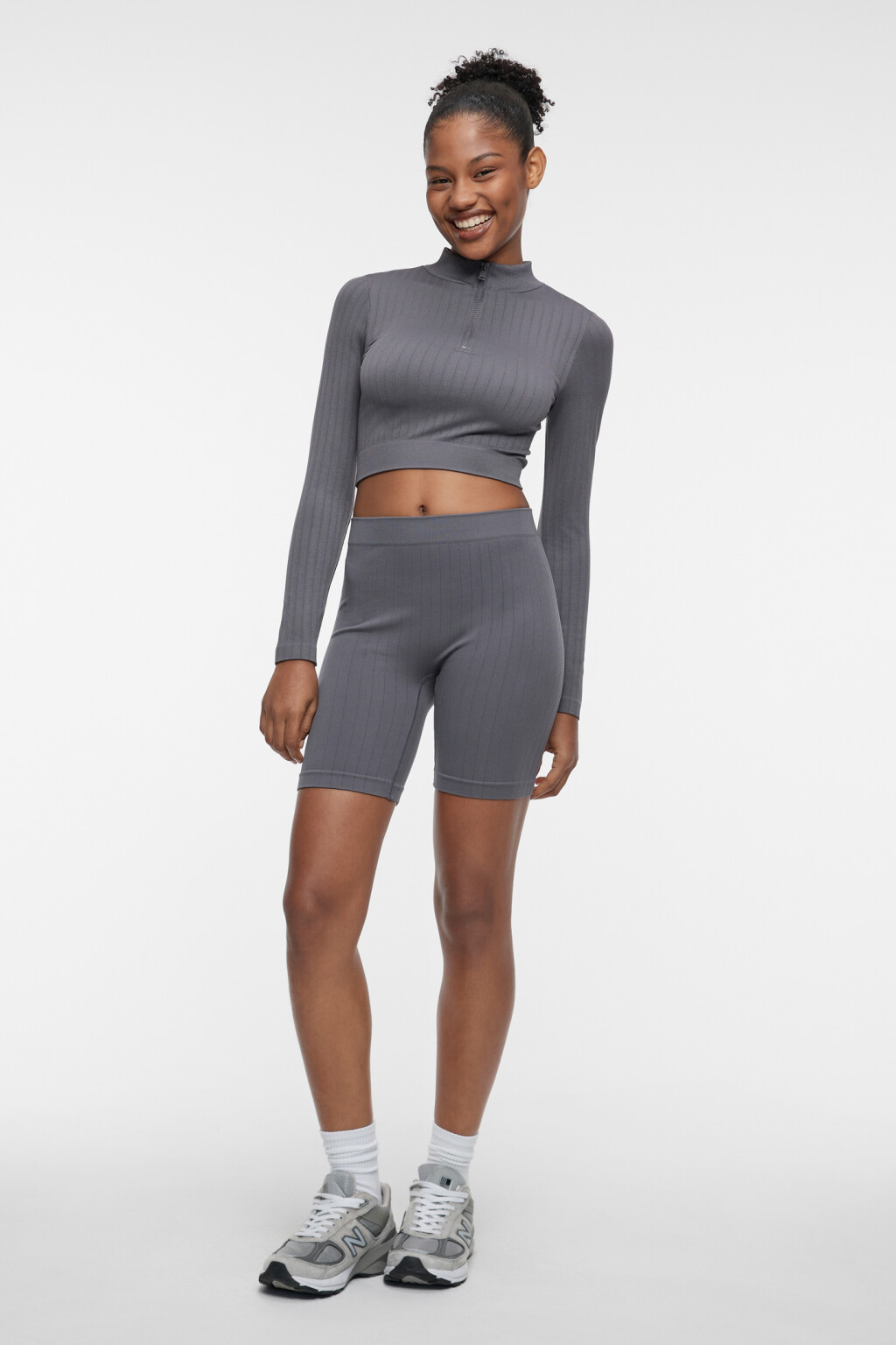 Лонгслив домашний укороченный с вырезом на молнии - цвет серый - 1