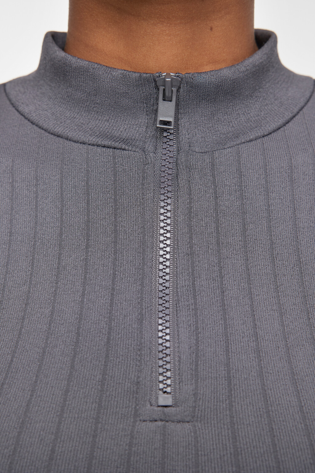 Лонгслив домашний укороченный с вырезом на молнии - цвет серый - 5