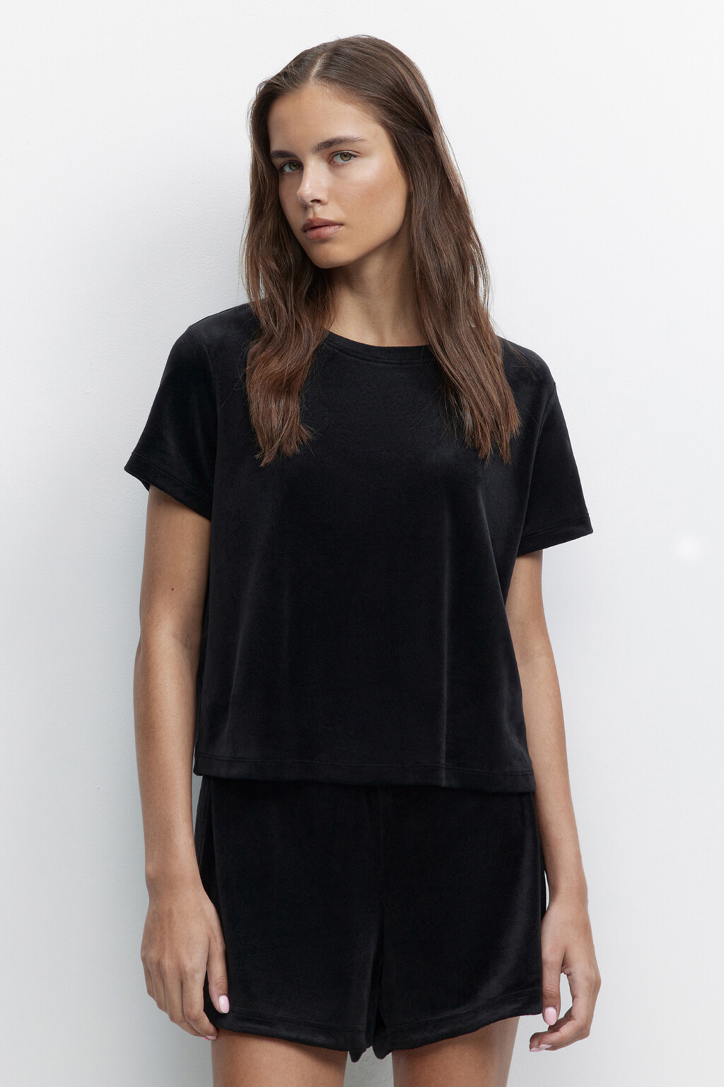 Футболка домашняя укороченная из бархатной ткани - цвет черный - 2