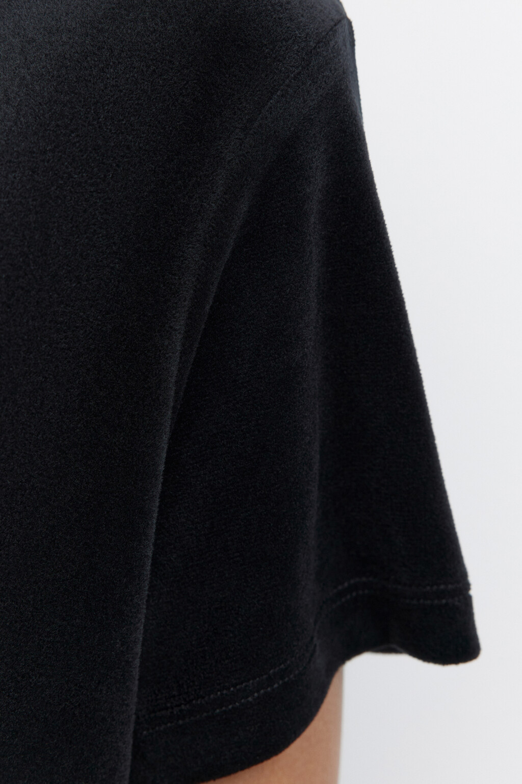 Футболка домашняя укороченная из бархатной ткани - цвет черный - 6