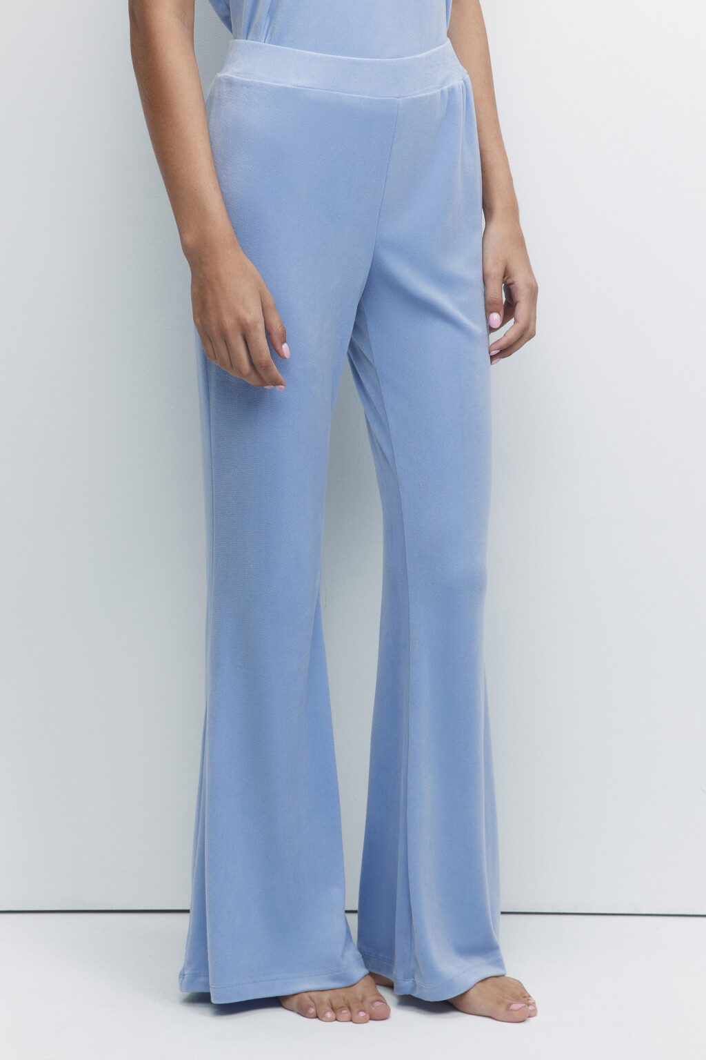 Брюки клеш домашние из бархатной ткани - цвет сиреневый - 2