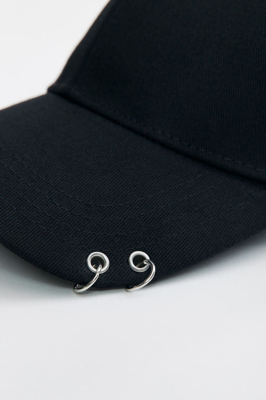 Бейсболка хлопковая с металлическим пирсингом - цвет черный - 3