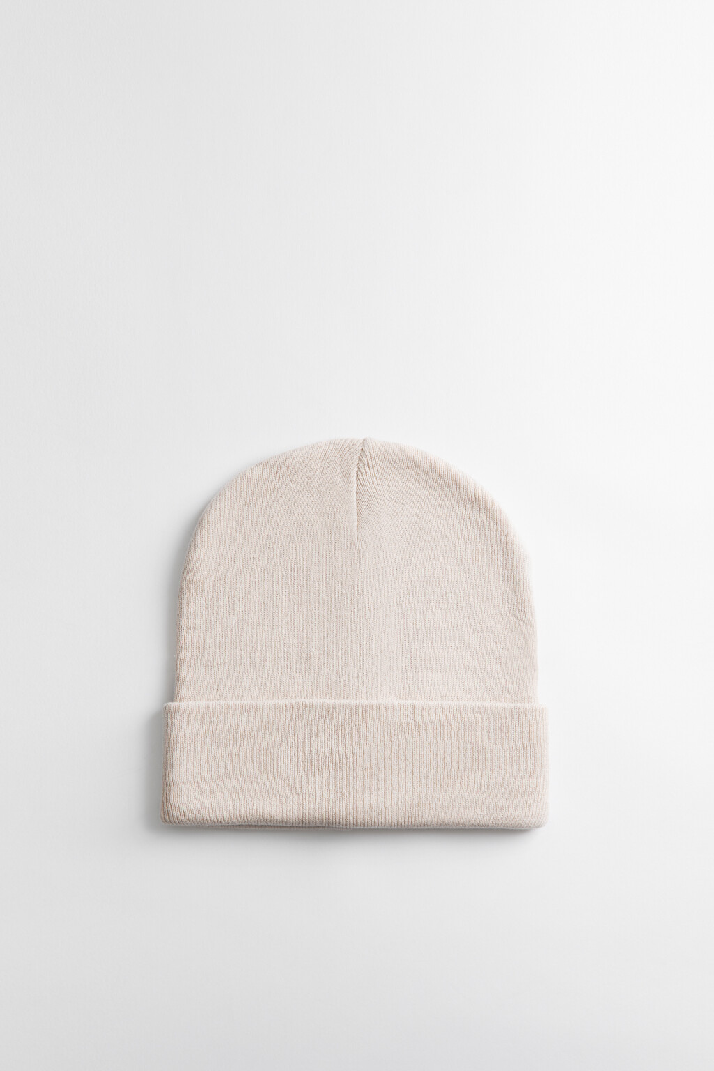 Шапка-бини тонкая вязаная однотонная - цвет бежевый - 2