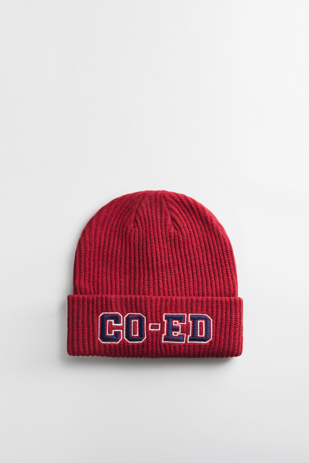 Шапка-бини вязаная с отворотом и принтом-надписью - цвет красный - 1