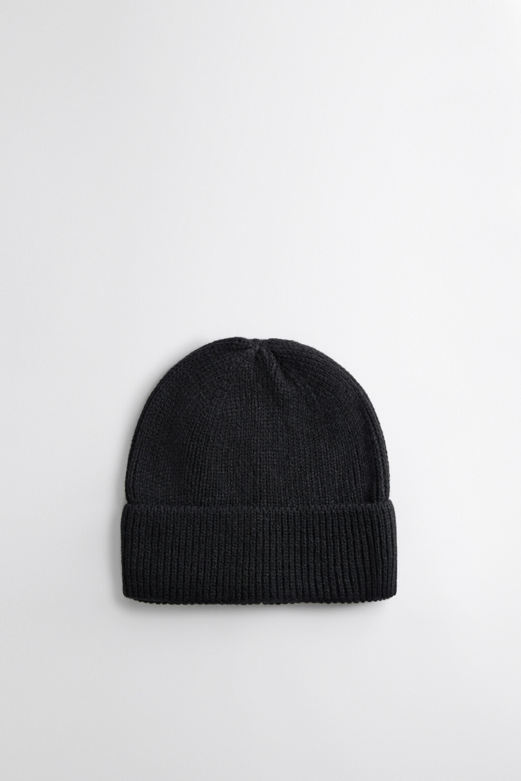Шапка-бини вязаная короткая до ушей - цвет черный - 1