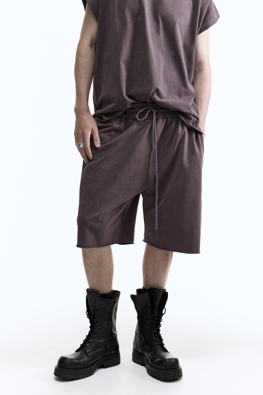 Шорты прямые хлопковые с обрезанными краями - цвет серый - 1