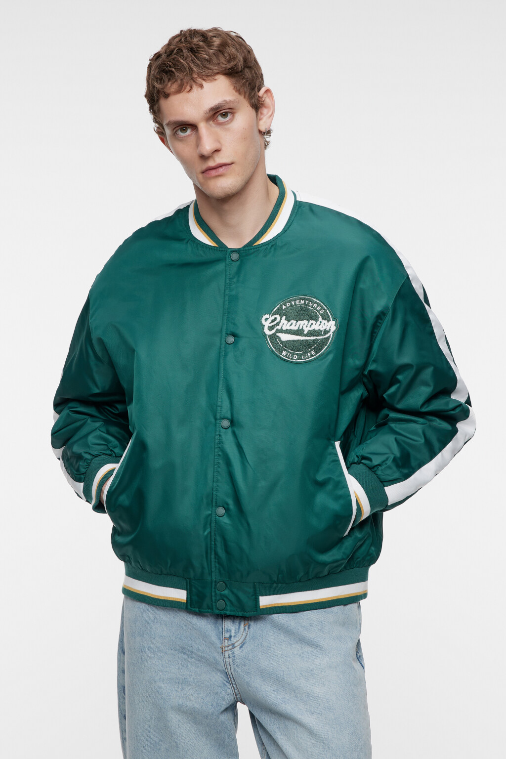 Куртка-бомбер утепленная в университетском стиле - цвет зеленый - 2