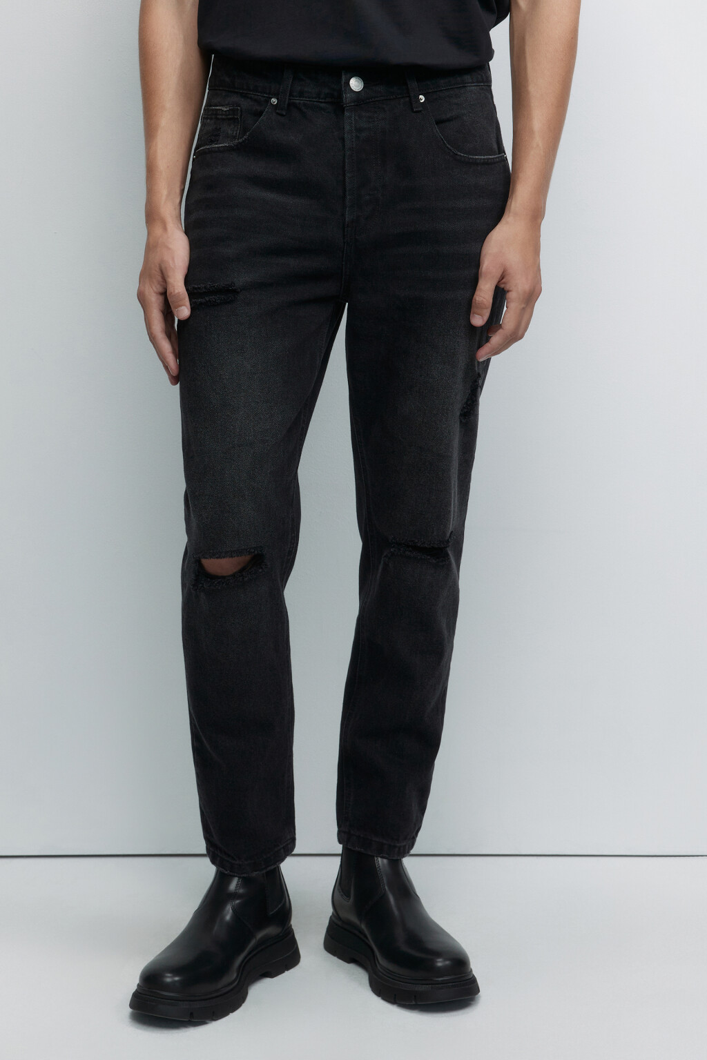 Джинсы прямые вареные с рваными коленями - цвет черный - 1