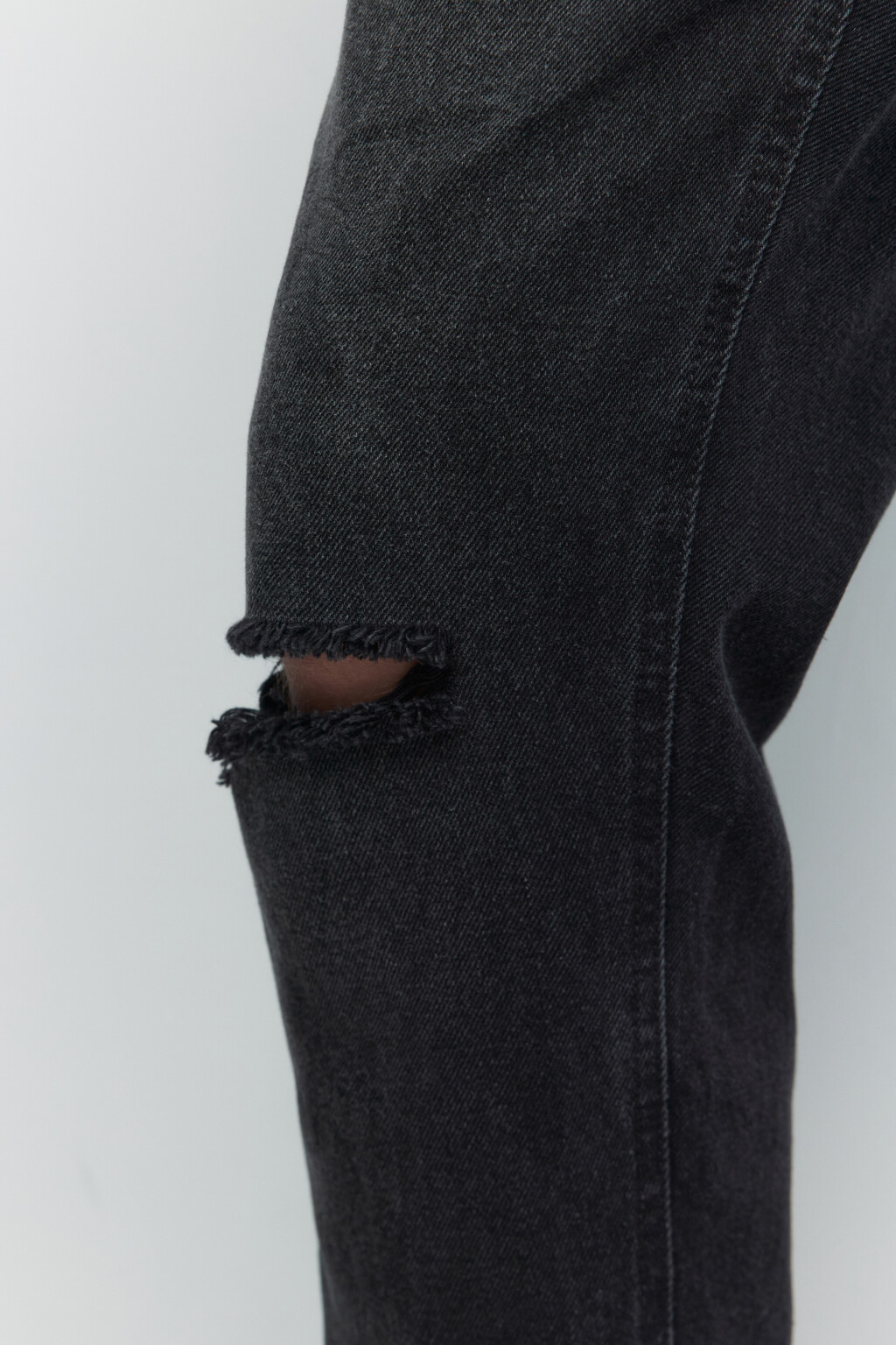 Джинсы прямые вареные с рваными коленями - цвет черный - 6