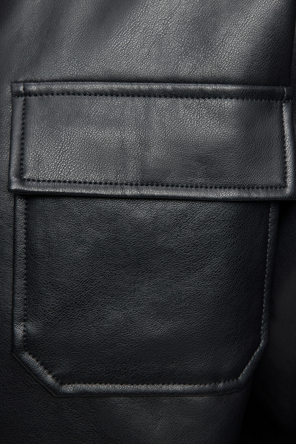 Куртка-рубашка oversize из искусственной кожи - цвет черный - 6