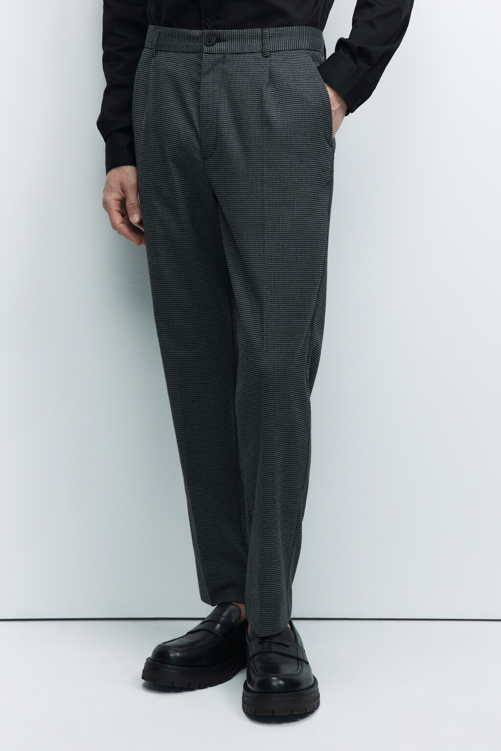 Брюки зауженные костюмные с принтом в клетку - цвет серый - 2