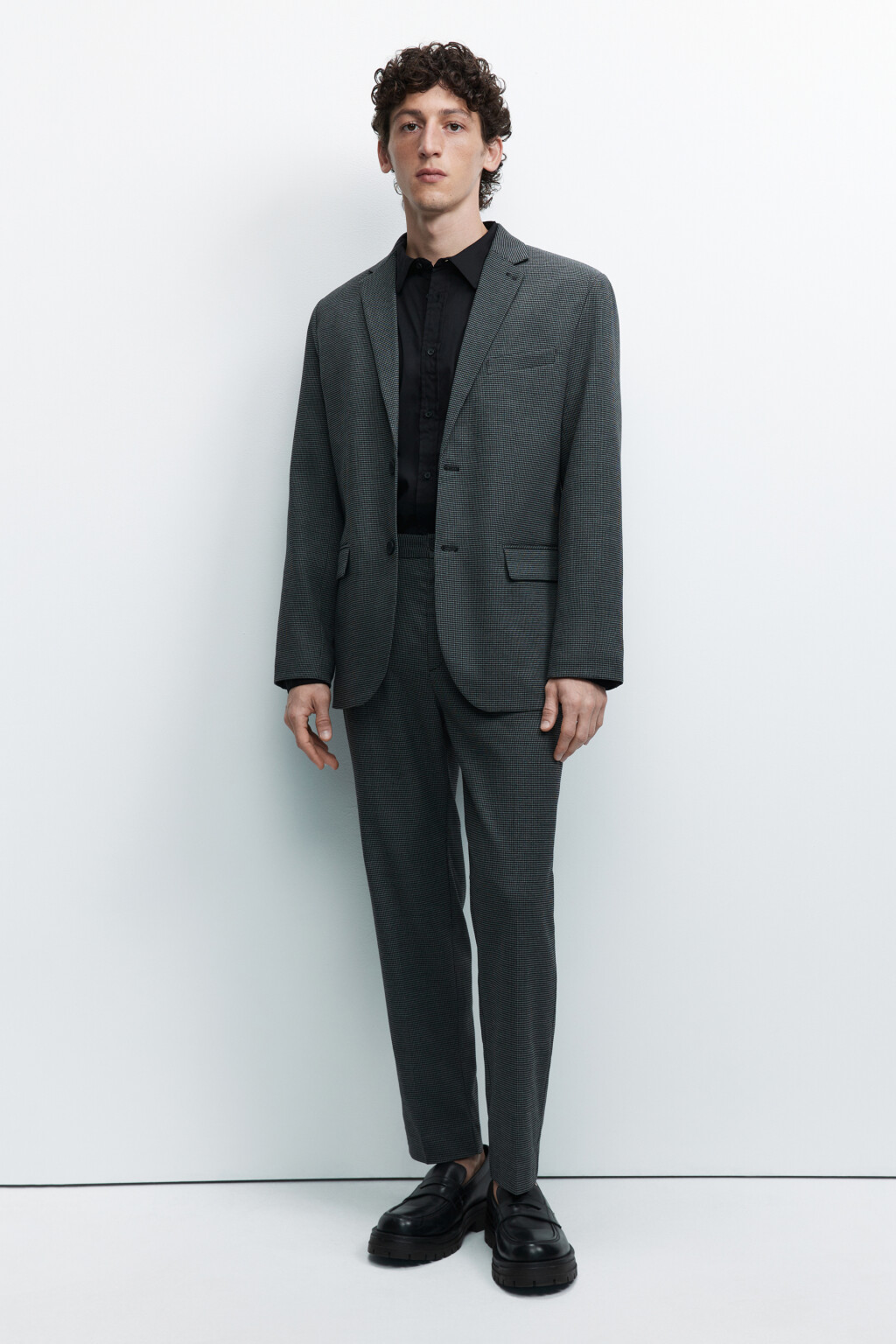 Брюки зауженные костюмные с принтом в клетку - цвет серый - 4