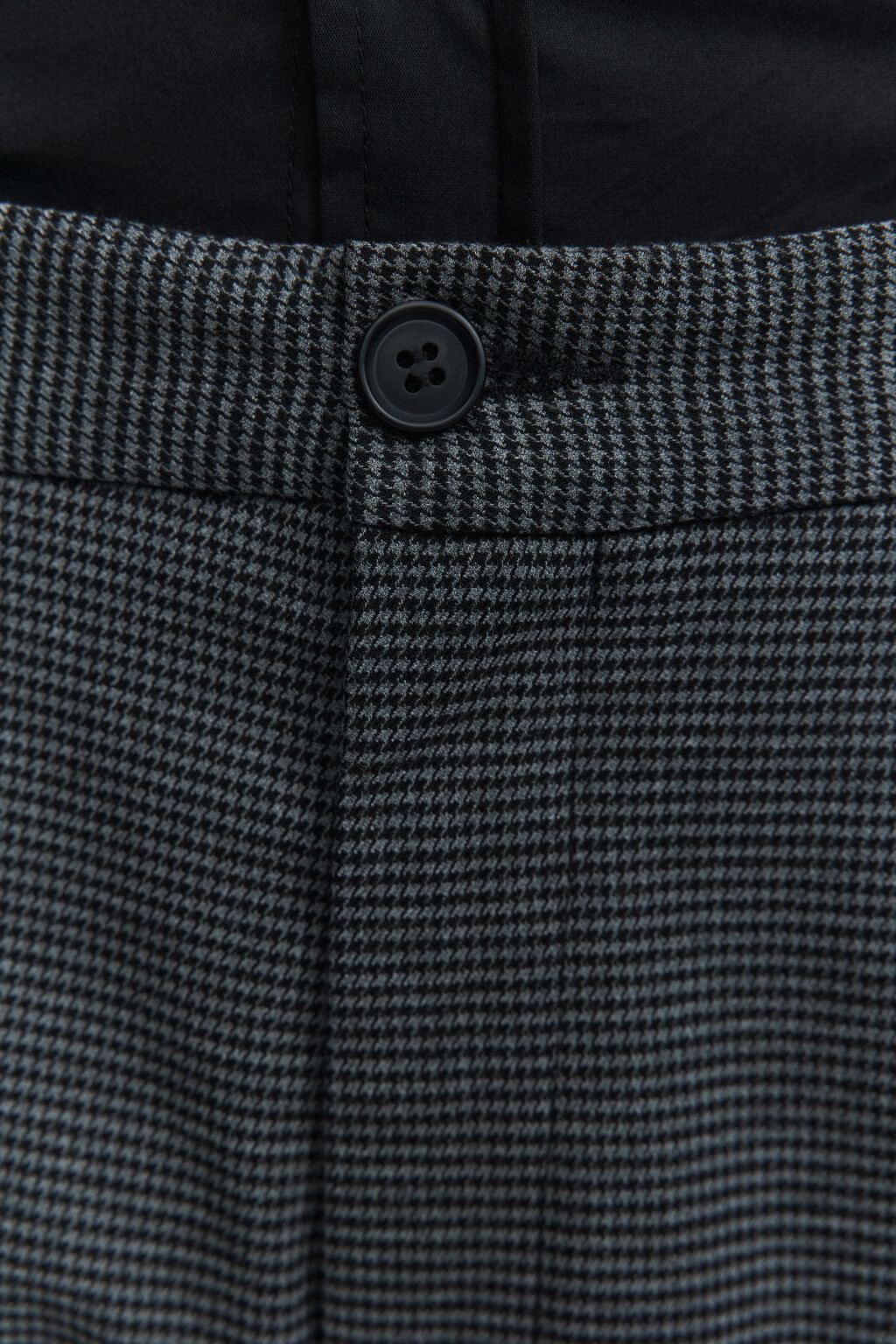 Брюки зауженные костюмные с принтом в клетку - цвет серый - 5