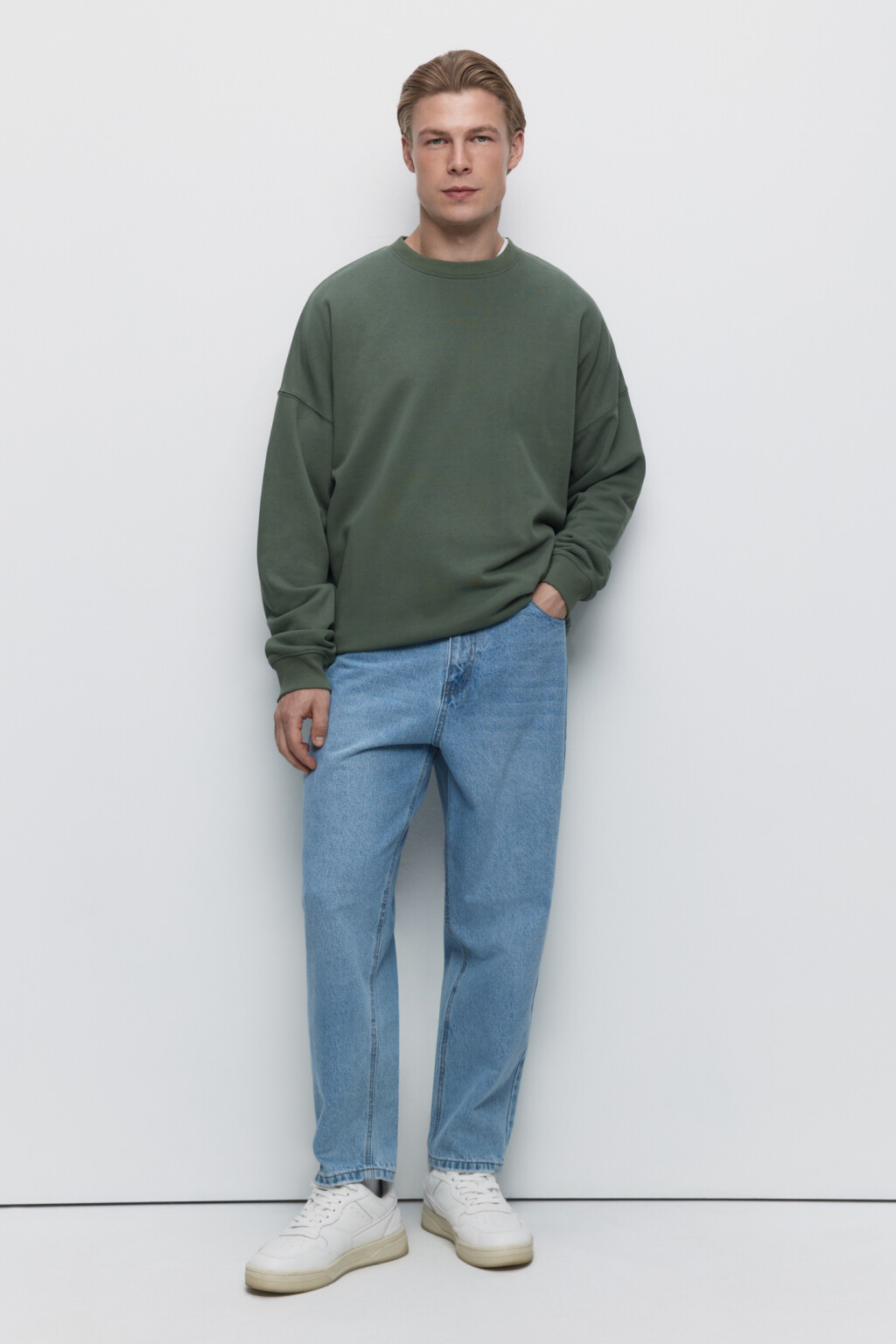 Джинсы-бананы широкие с вареным эффектом - цвет голубой - 4