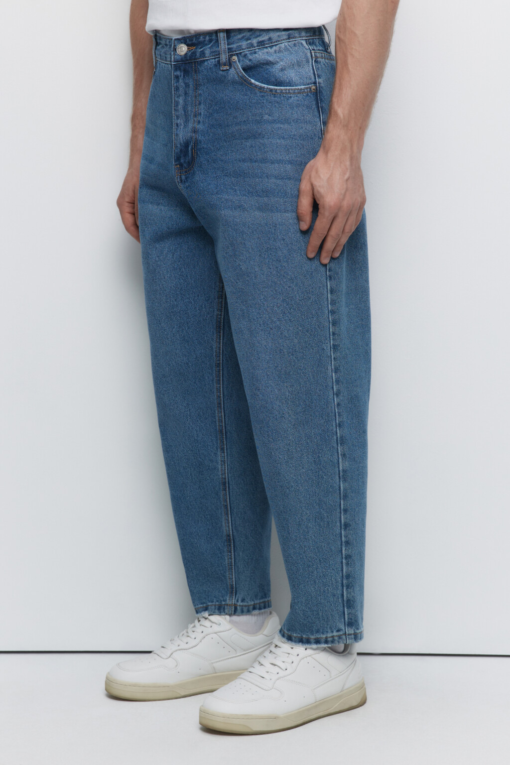 Джинсы-бананы широкие с вареным эффектом - цвет голубой - 3