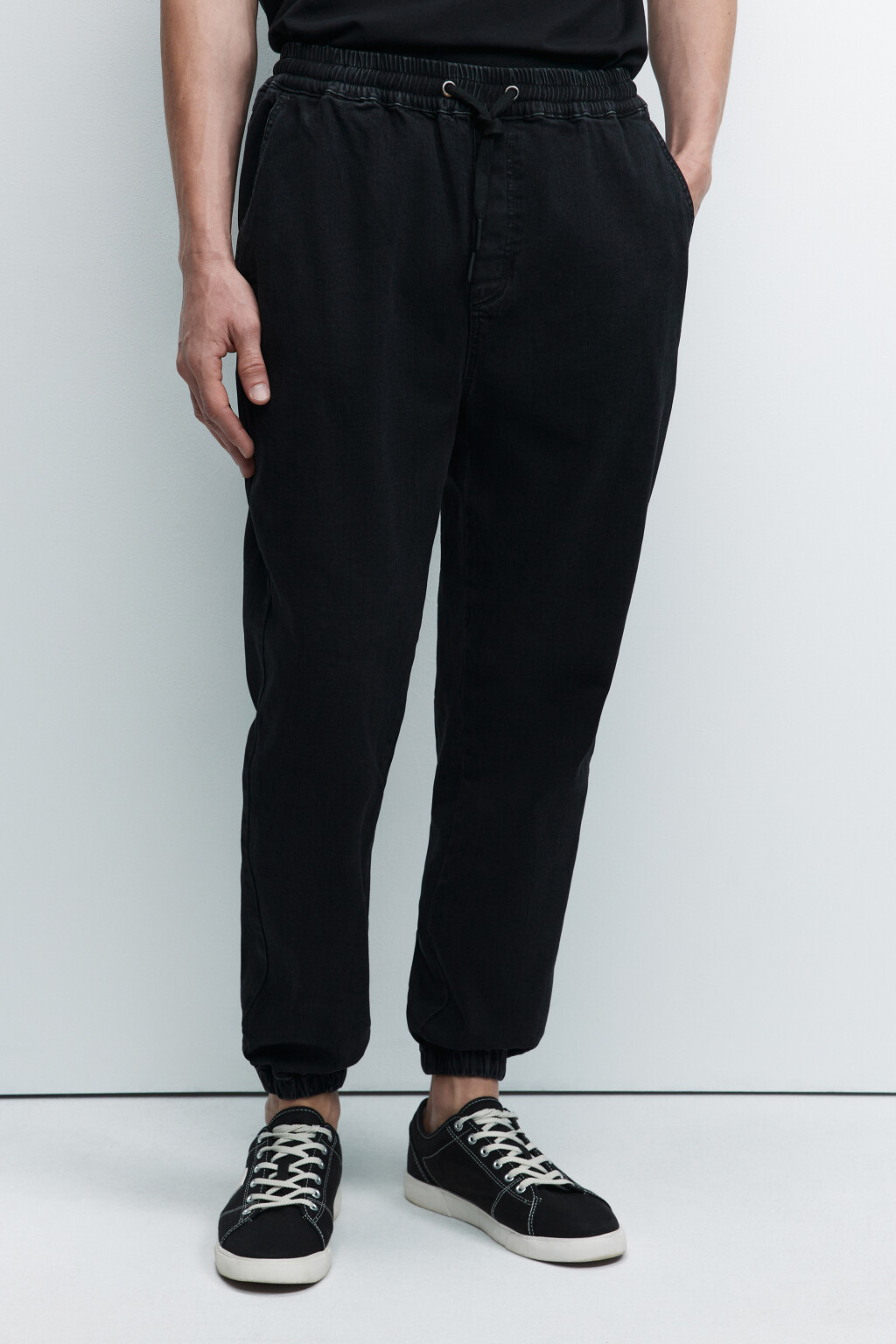 Джинсы-джоггеры вареные с поясом на завязках - цвет черный - 2