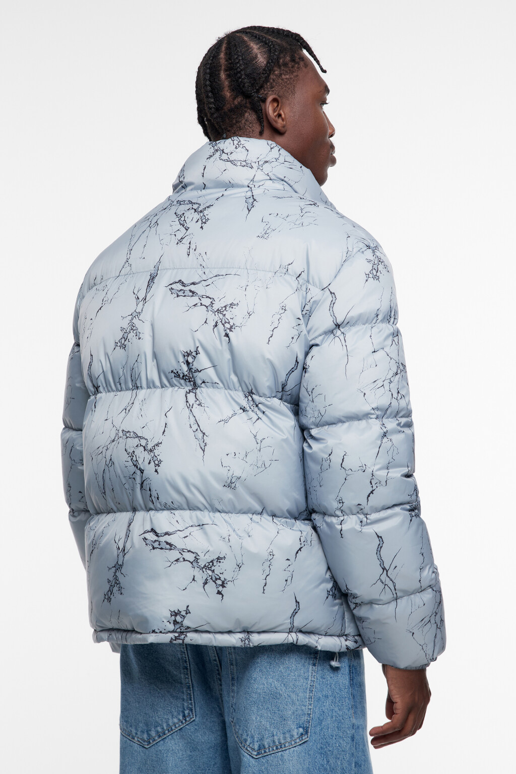 Куртка-пуховик стеганая с воротником-стойкой и принтом - цвет серый - 5