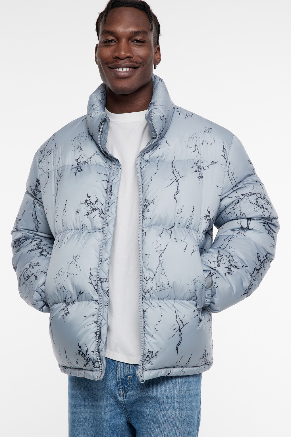 Куртка-пуховик стеганая с воротником-стойкой и принтом - цвет серый - 2