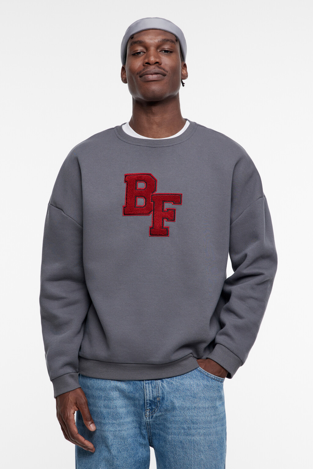 Свитшот свободный утепленный с принтом-надписью - цвет серый - 3