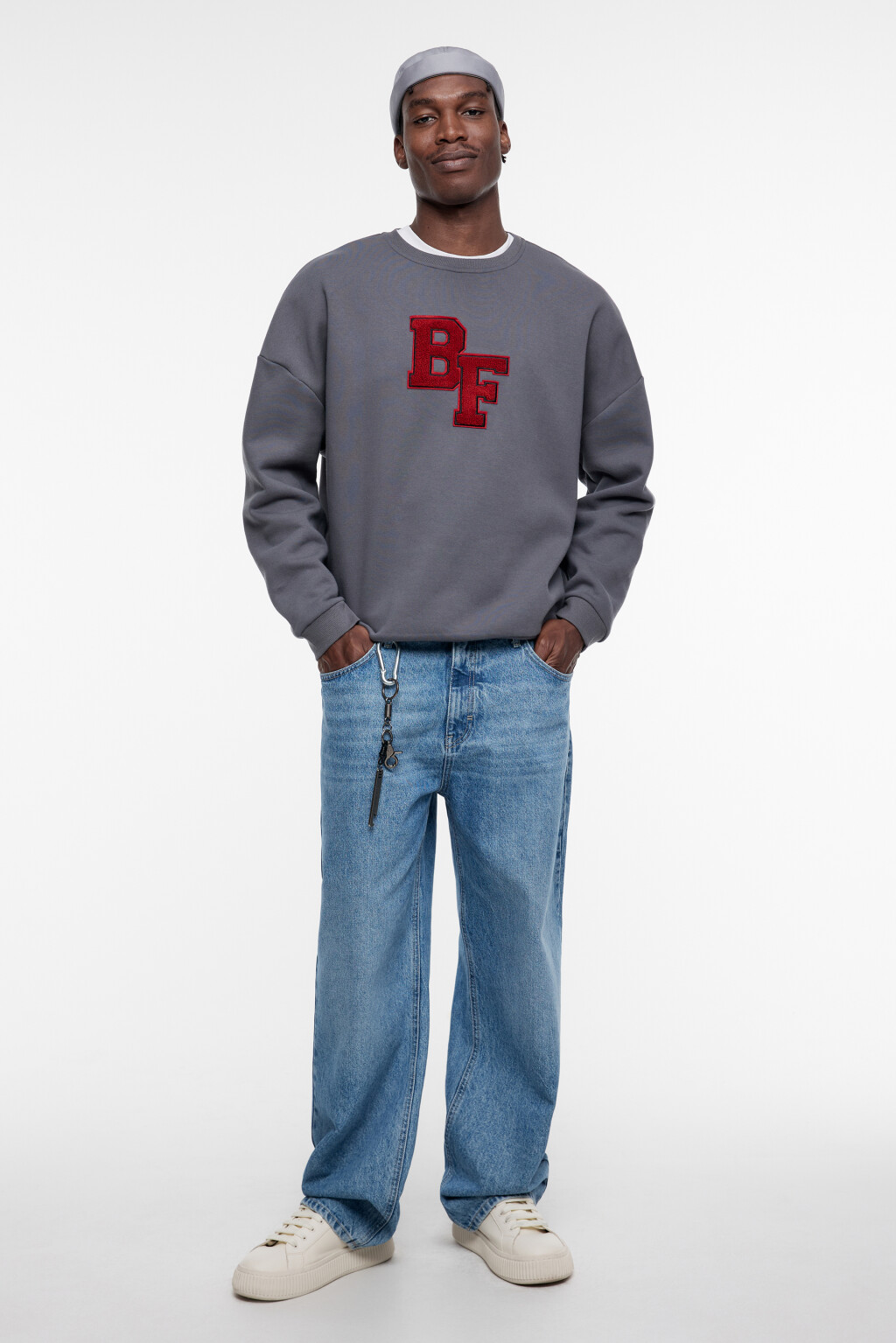 Свитшот свободный утепленный с принтом-надписью - цвет серый - 2