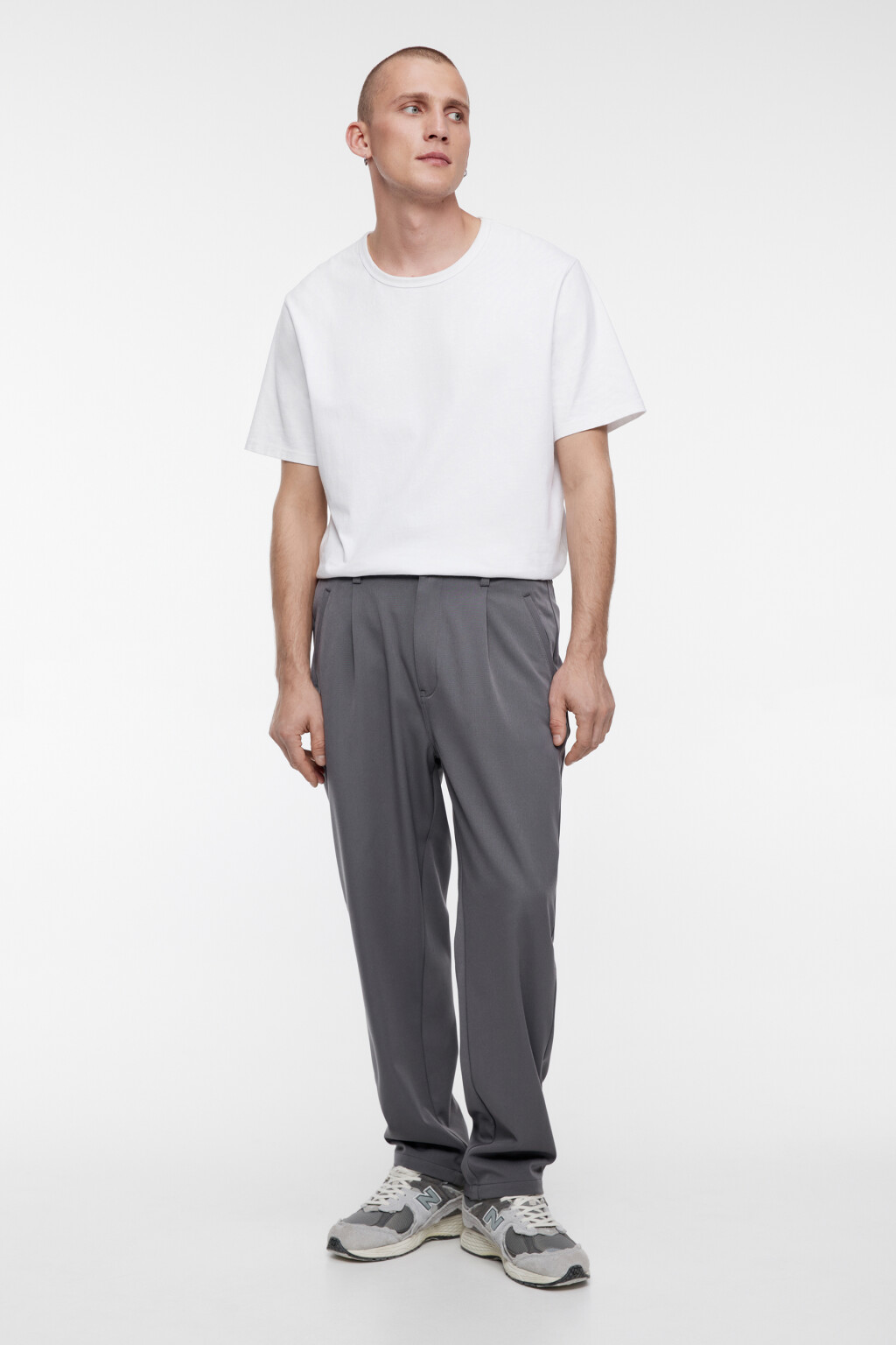 Брюки-бананы широкие из костюмной ткани - цвет серый - 4