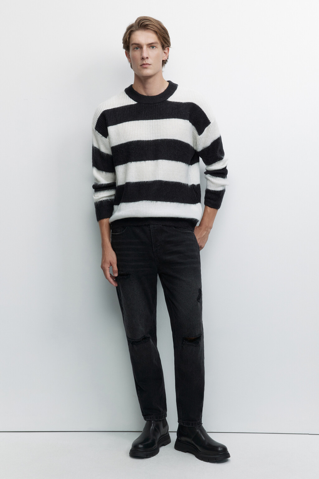 Свитер oversize вязаный пушистый в полоску - цвет черный - 5