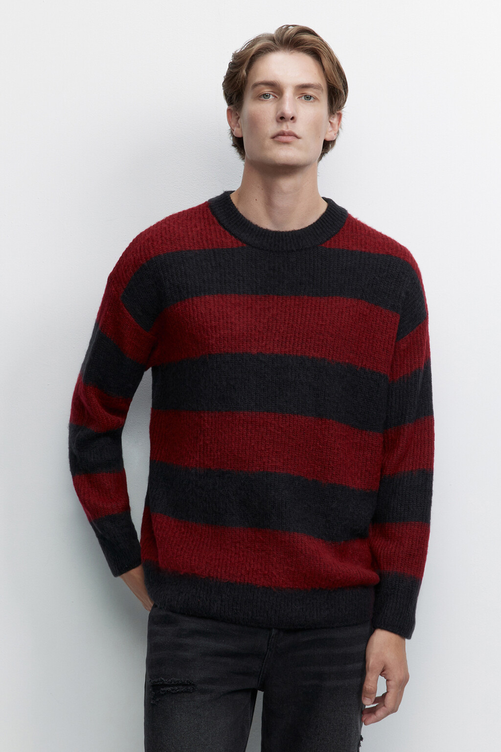 Свитер oversize вязаный пушистый в полоску - цвет черный - 2