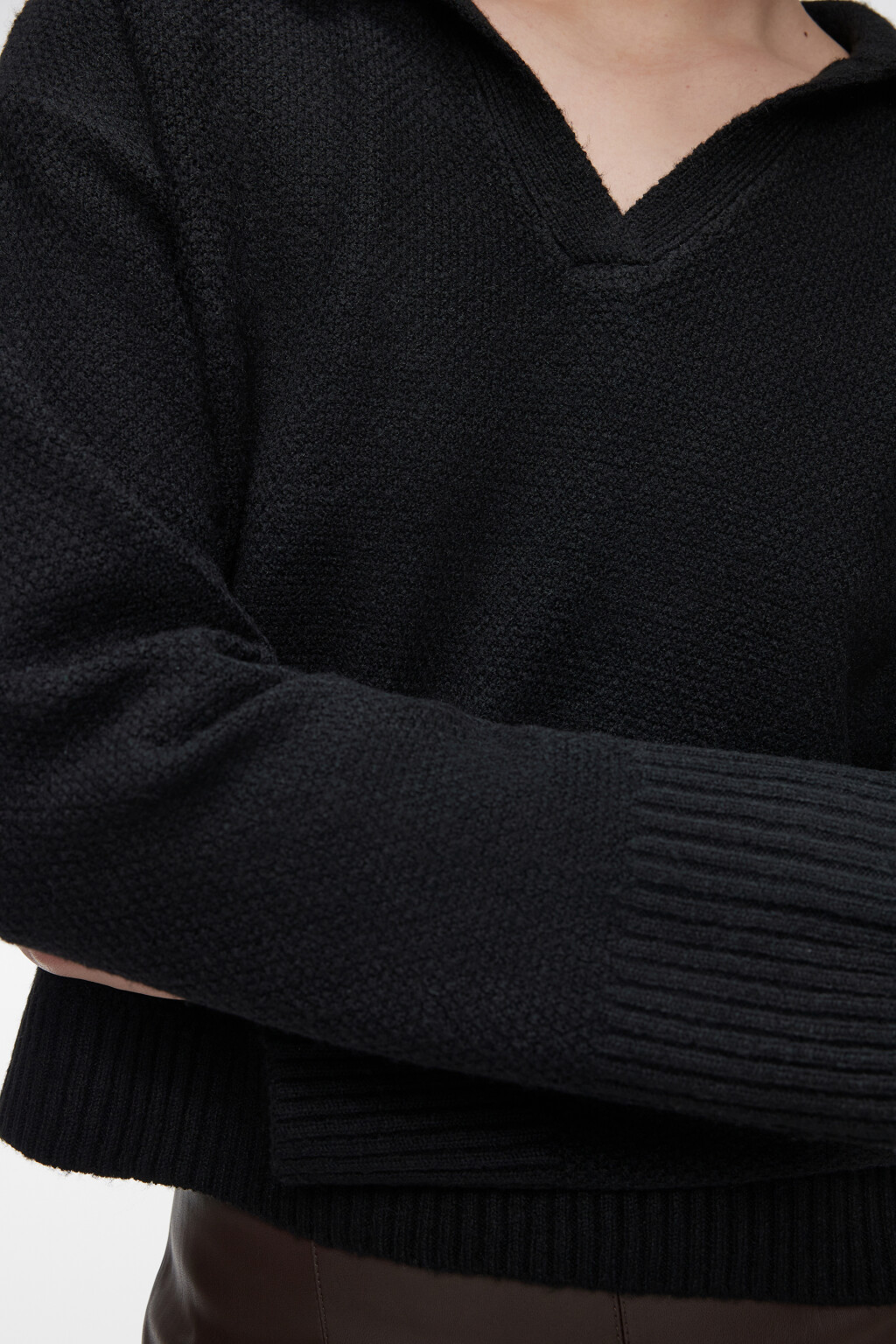 Джемпер вязаный ажурный с воротником-поло - цвет черный - 6