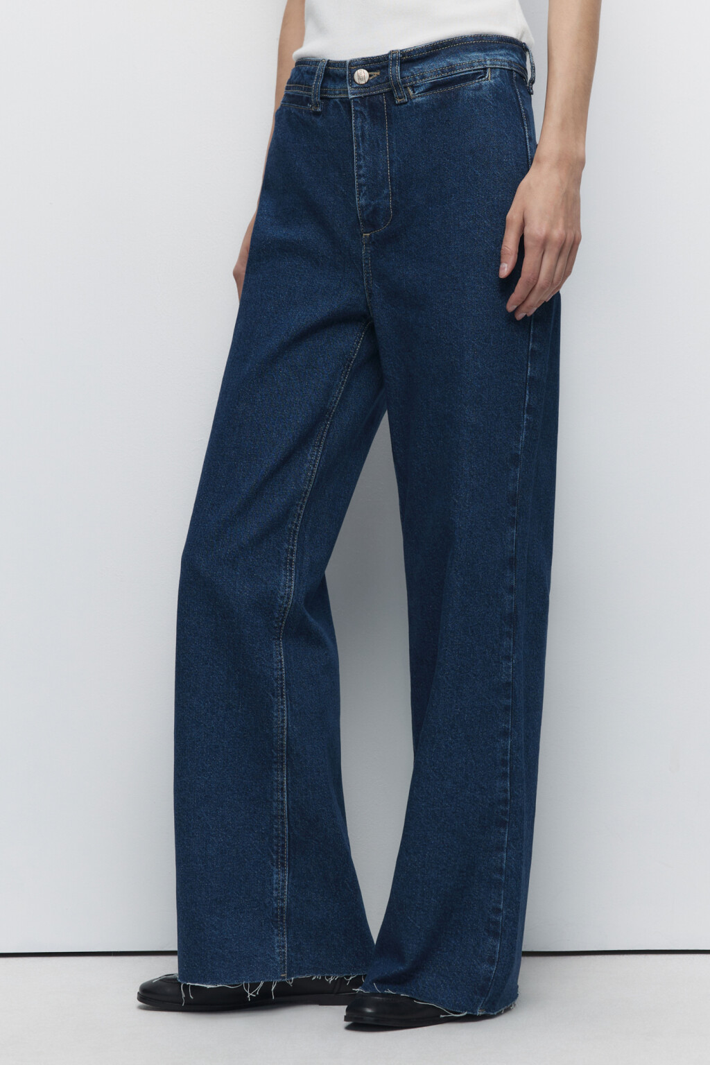 Джинсы wide с высокой посадкой и открытыми срезами - цвет синий - 4