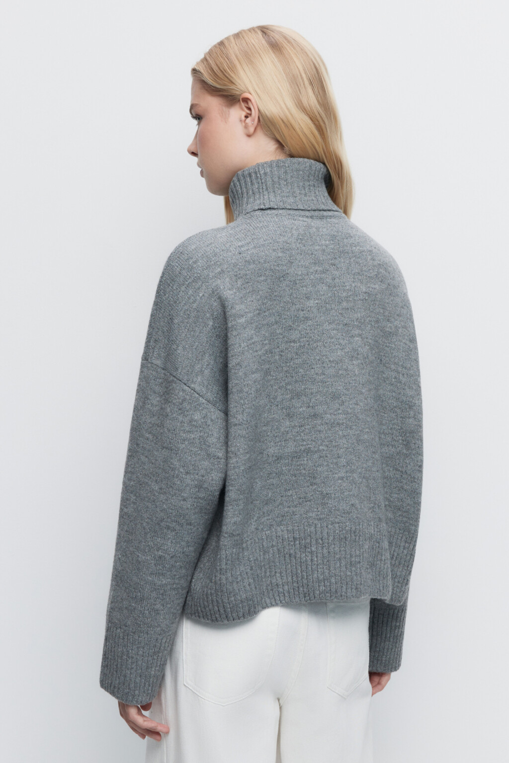Свитер oversize вязаный с высоким воротником - цвет серый - 4