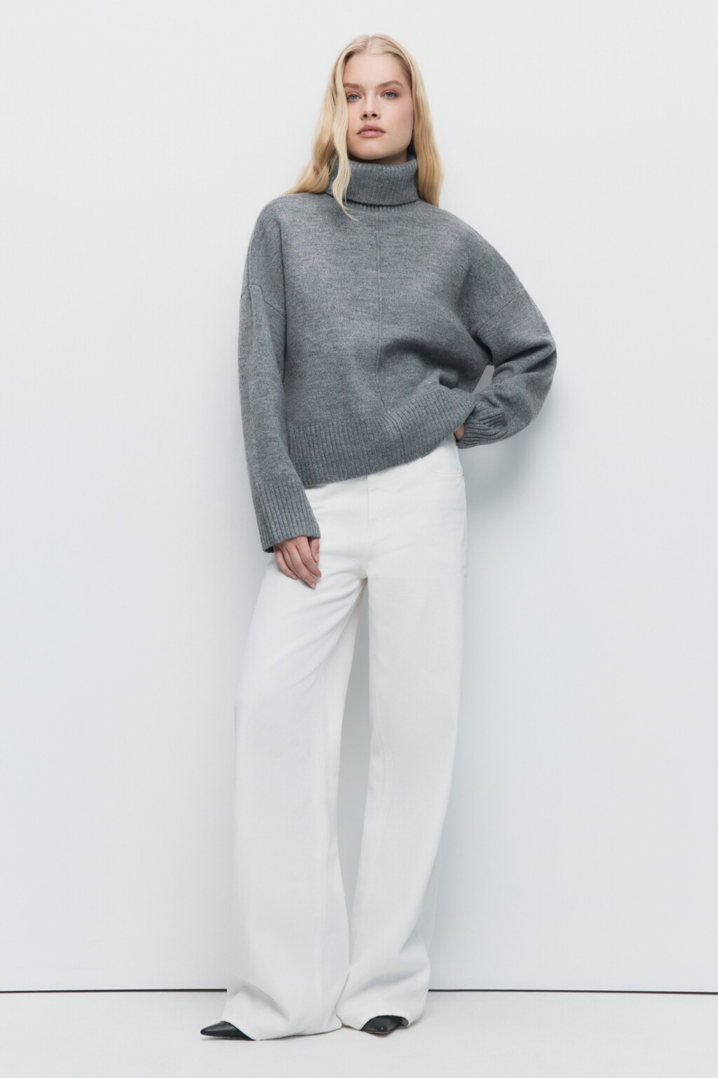 Свитер oversize вязаный с высоким воротником - цвет серый - 1
