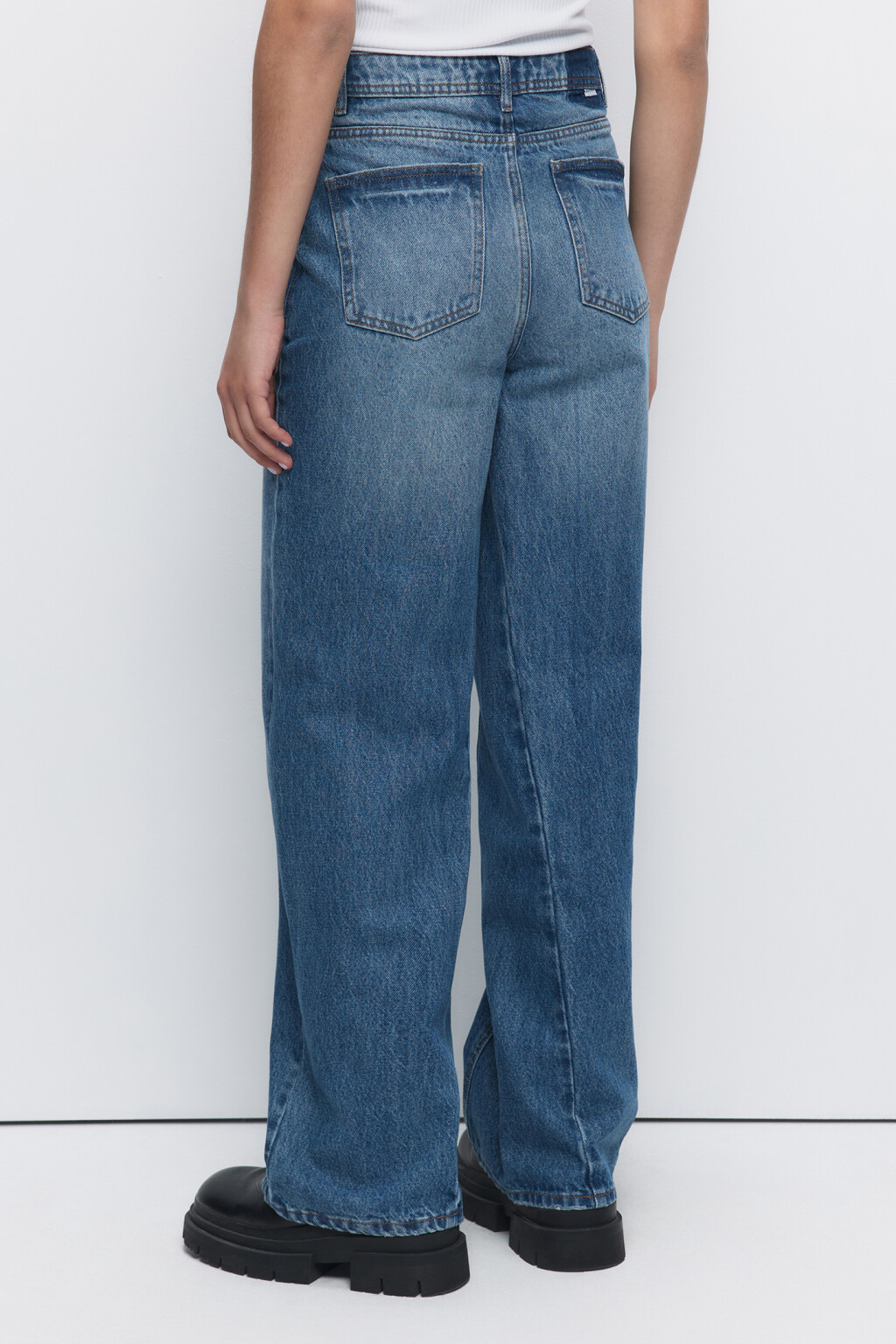 Джинсы wide широкие с перекрученным швом - цвет голубой - 4