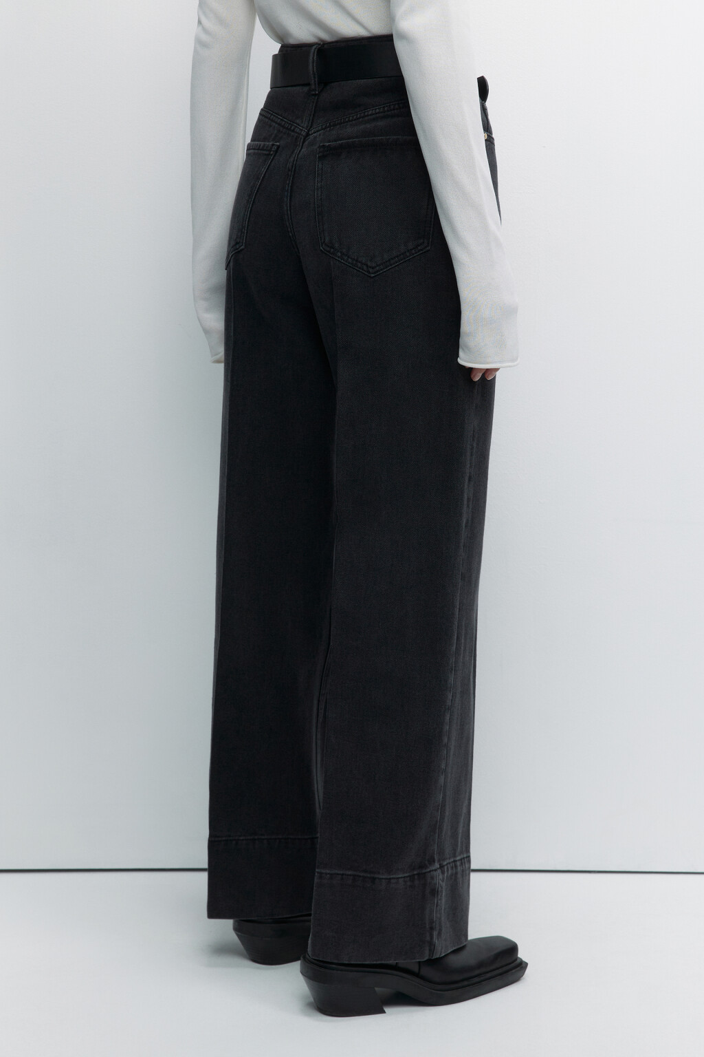 Джинсы широкие с высокой посадкой и ремнем из искусственной кожи - цвет серый - 4