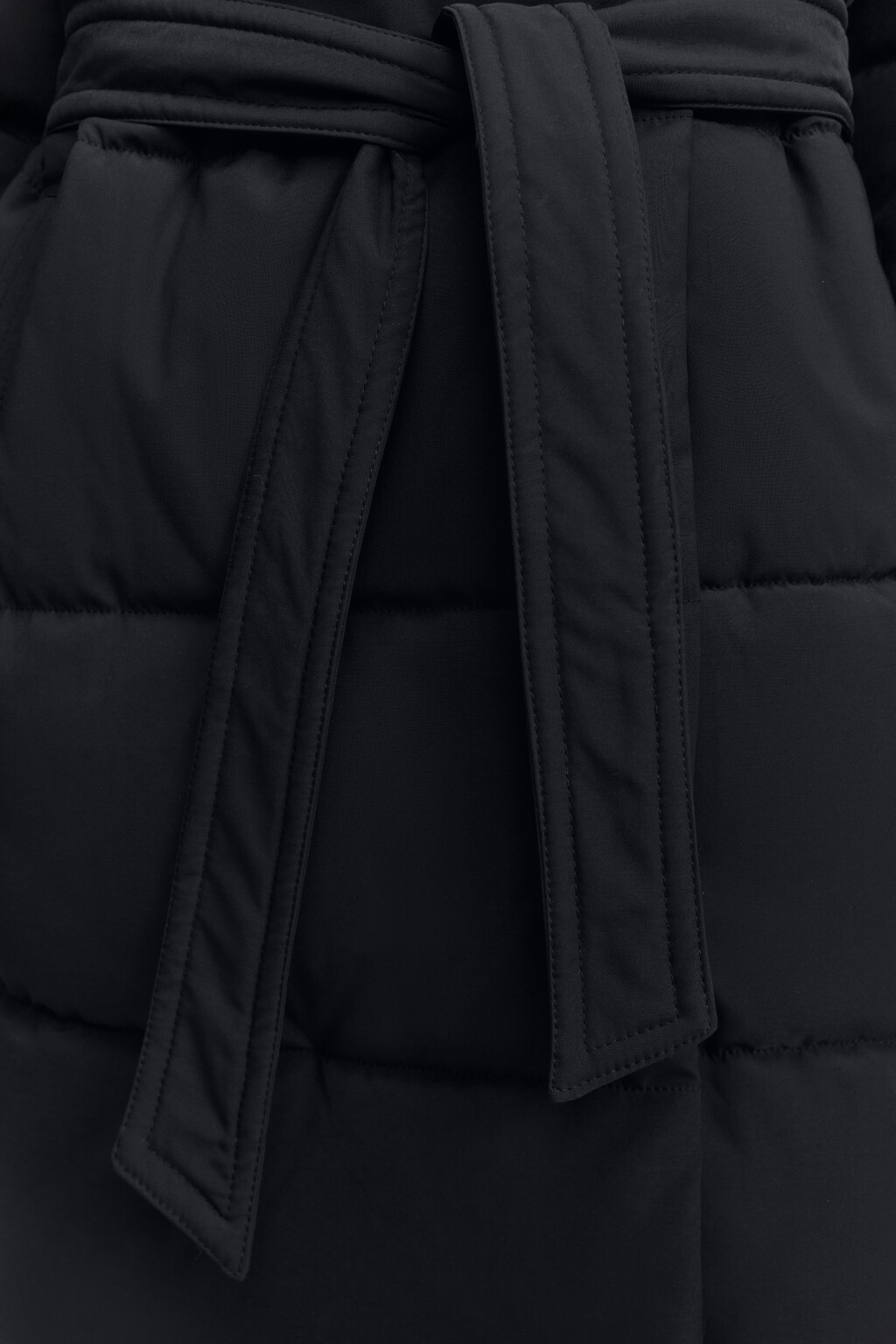 Пальто стеганое утепленное с капюшоном и поясом - цвет черный - 5