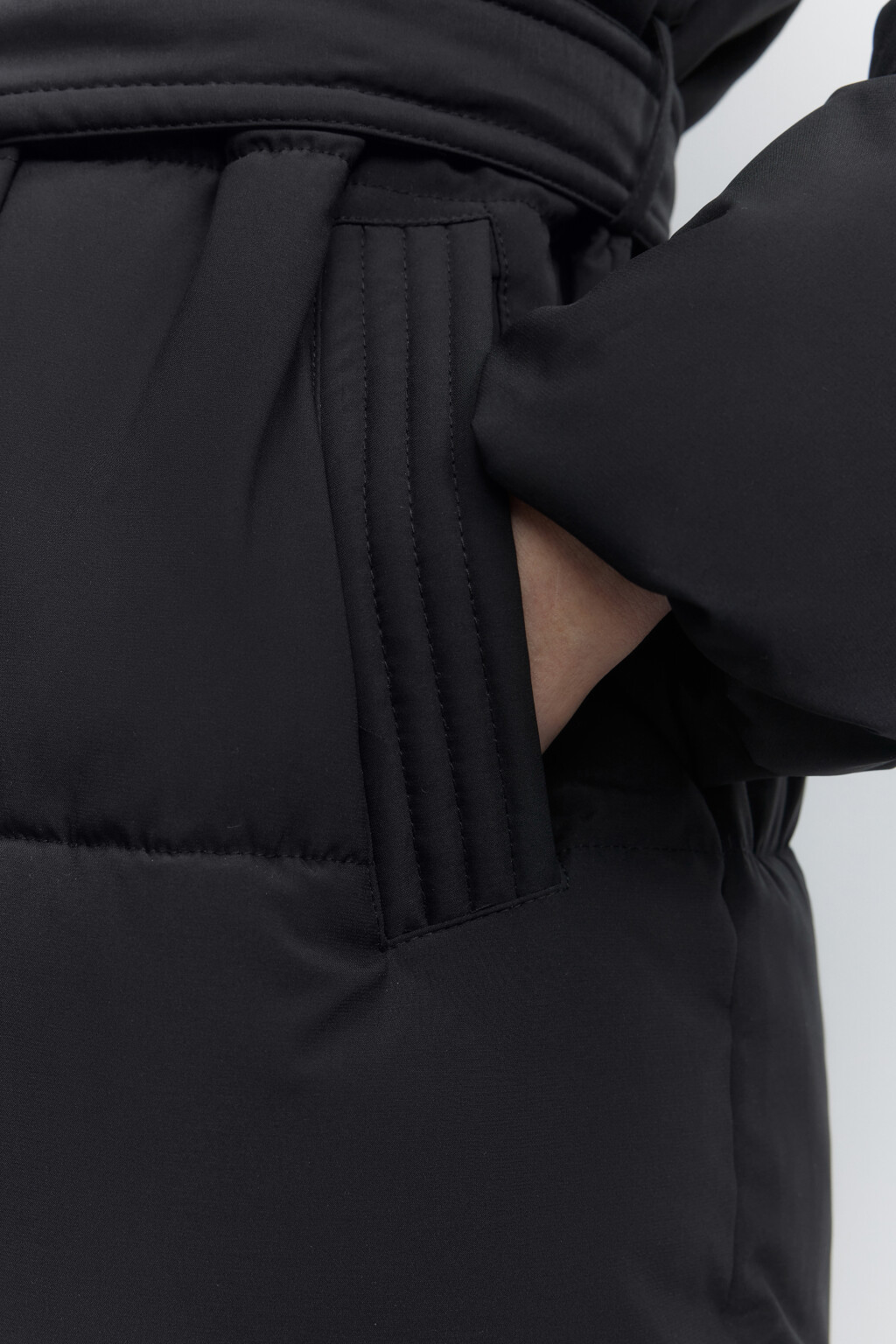 Пальто стеганое утепленное с капюшоном и поясом - цвет черный - 6