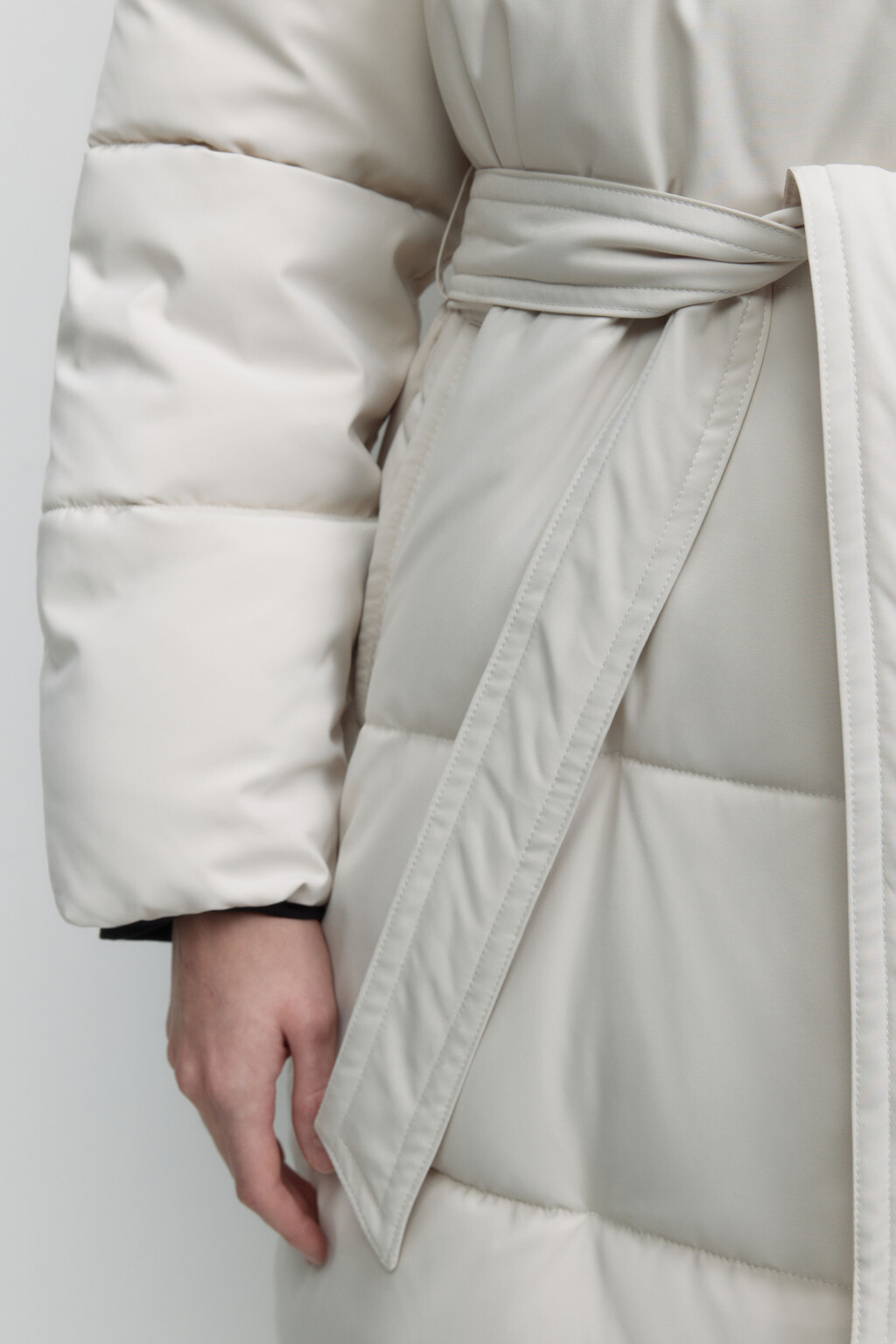 Пальто стеганое утепленное с капюшоном и поясом - цвет бежевый - 6