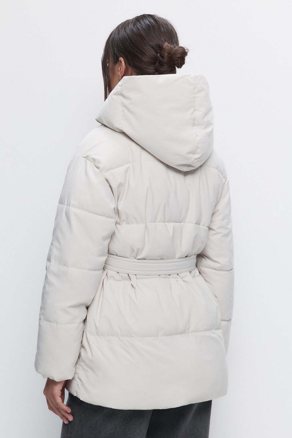 Куртка стеганая утепленная с капюшоном и поясом - цвет молочный - 4