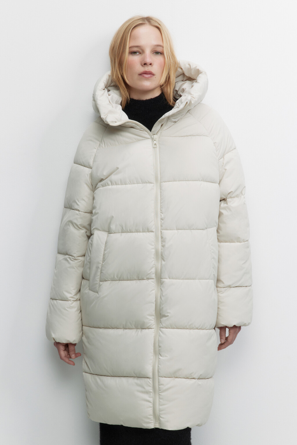Пальто длинное стеганое утепленное с капюшоном - цвет молочный - 2